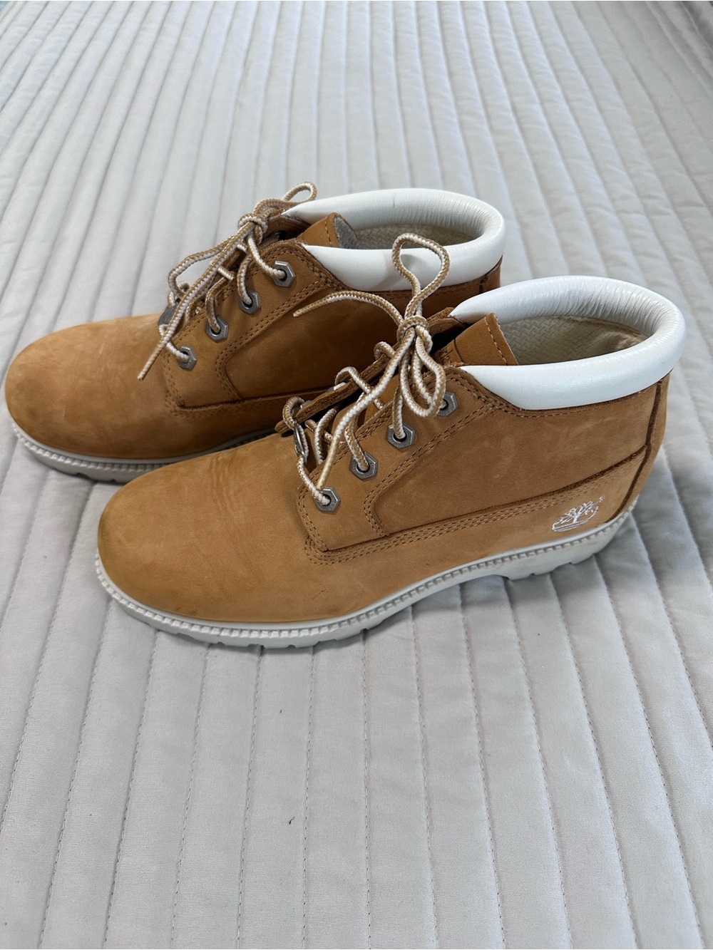 Timberland Women's Nellie Chukka Waterproof Ankle Boots Wheat White Trim 8 - Picture 3 of 6